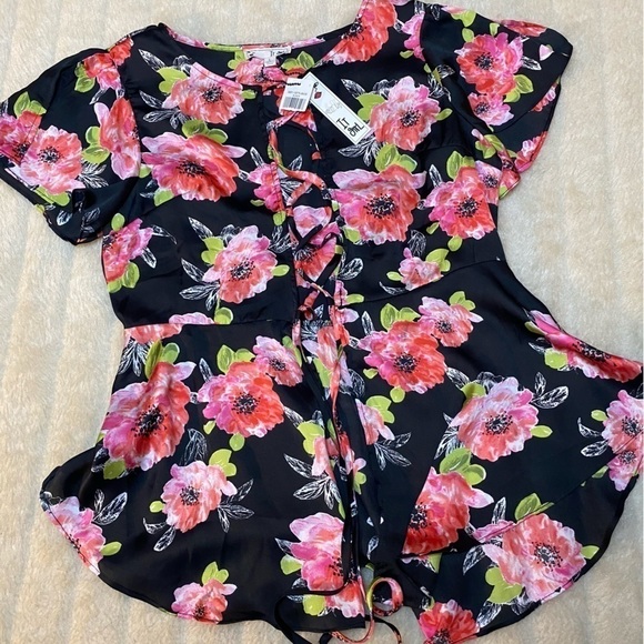 IT Girl Floral Top cut out/ open front - Picture 1 of 7